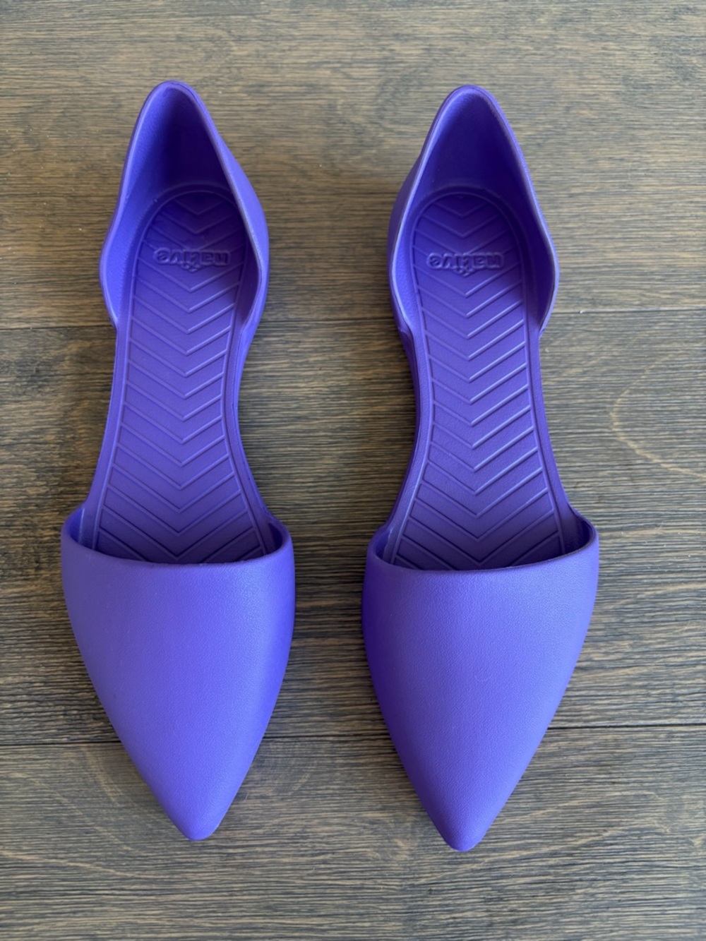Native Audrey Pointed Toe Flats in Purple - size 10